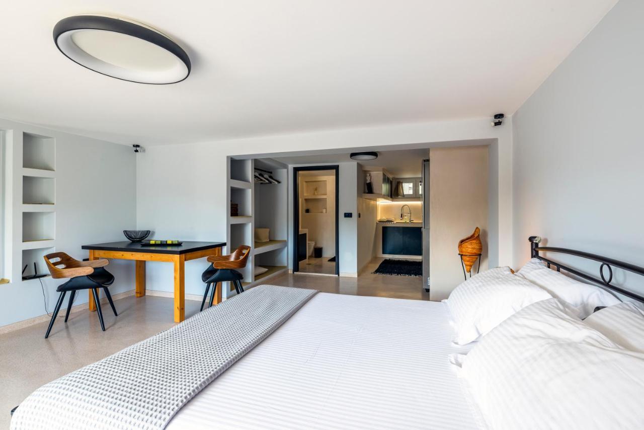 Black And White Apartment Поллонія Екстер'єр фото